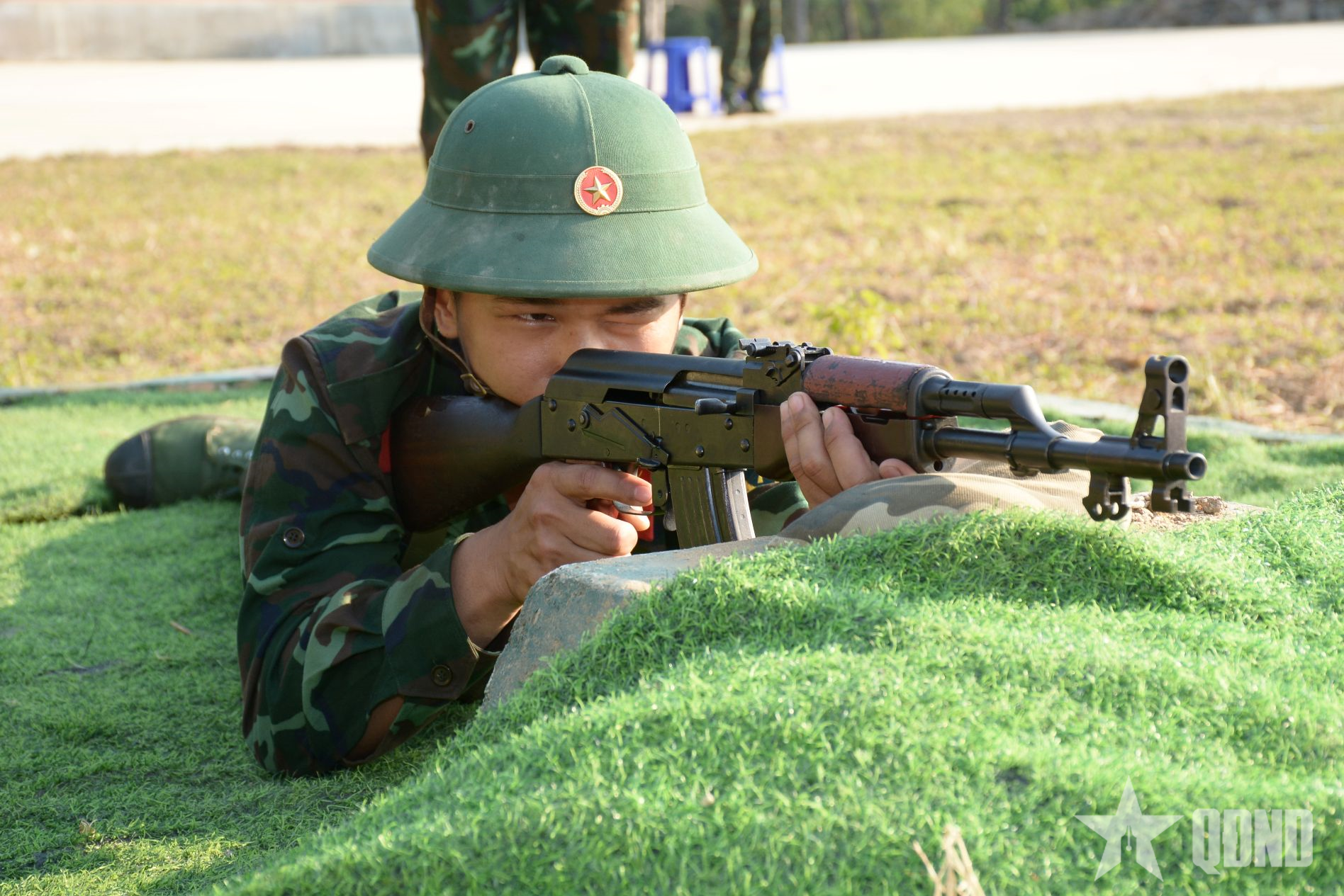 Chiến sĩ mới Tiểu đoàn 303 tự tin bước vào tuyến bắn